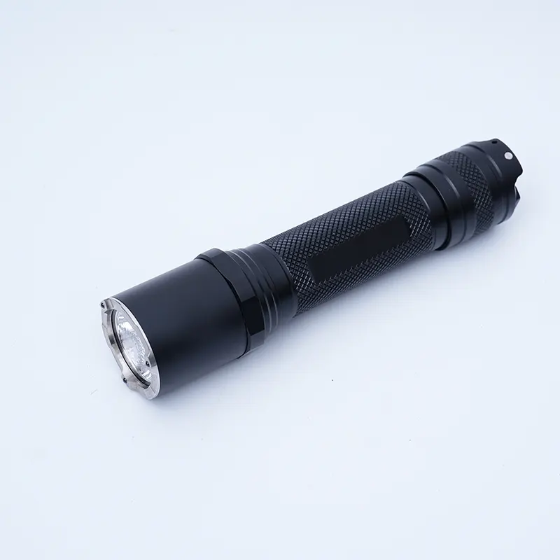 Lampe de poche LED tactique